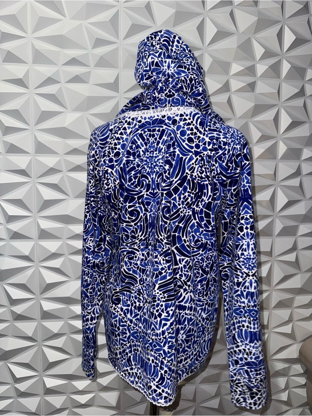 Lilly Pulitzer Harmon Hoodie Taverna Tile Sz M - Picture 3 of 4
